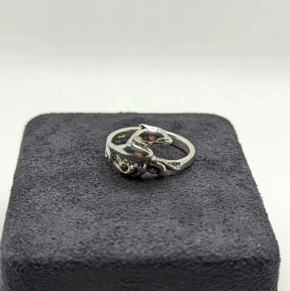 Dolphin ring